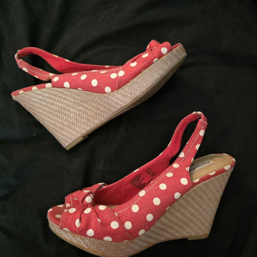 American Eagle Soft Red Polka Dot Wedge Sandals Espadrilles Sz 8